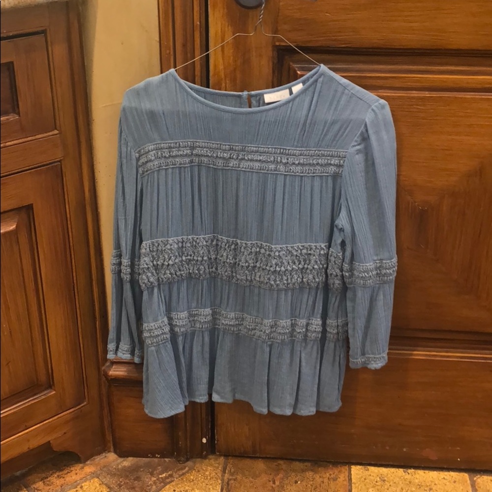 Blue long sleeve patterned stitched top